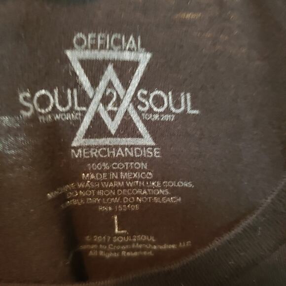 Tim McGraw and Faith Hill Concert tee Sz L Soul 2 Soul 2017 EUC - Picture 2 of 3